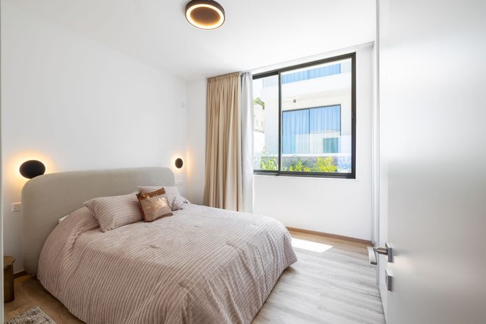 Image No.17-3 Bed House for sale