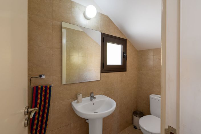 Image No.12-4 Bed House for sale