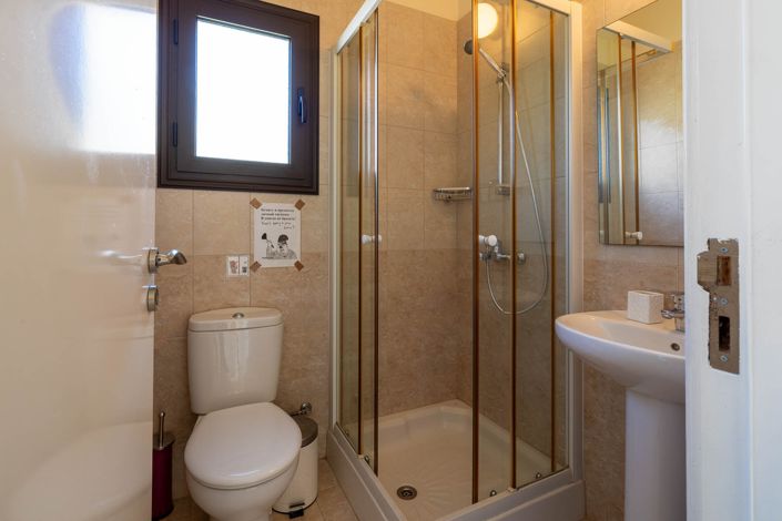 Image No.18-4 Bed House for sale