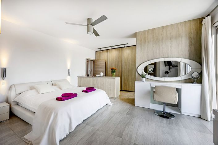 Image No.24-7 Bed House for sale