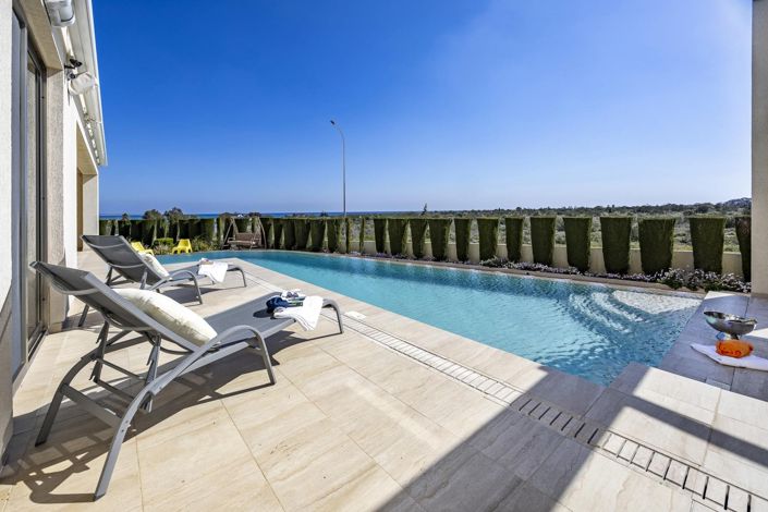 Image No.8-7 Bed House for sale