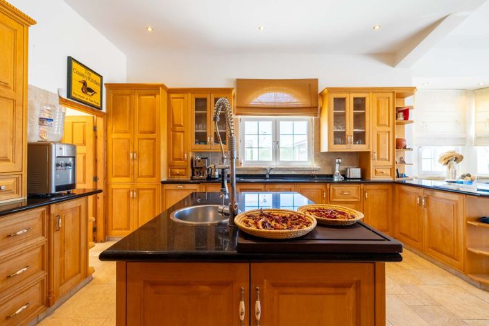 Image No.11-6 Bed House for sale