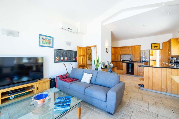 Image No.12-6 Bed House for sale