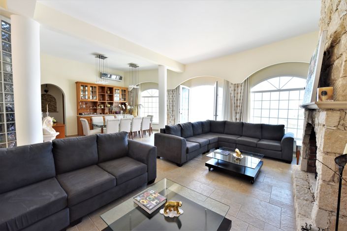 Image No.15-6 Bed House for sale