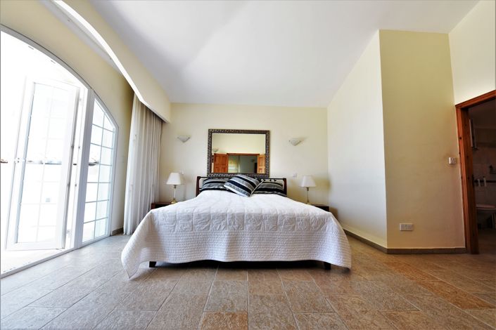 Image No.17-6 Bed House for sale