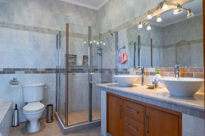 Image No.21-6 Bed House for sale