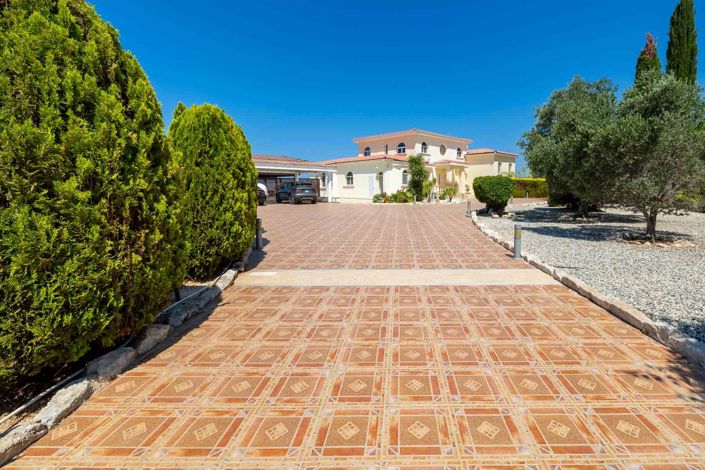 Image No.7-6 Bed House for sale