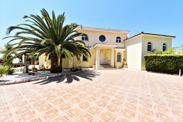 Image No.9-6 Bed House for sale