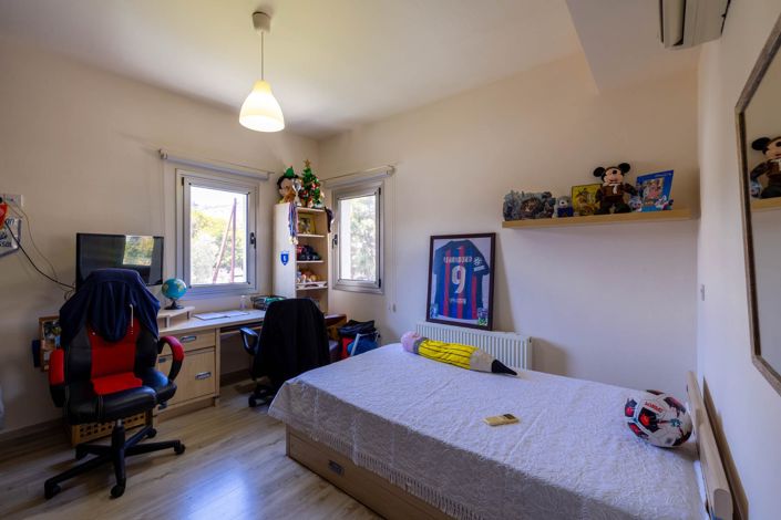 Image No.13-3 Bed House for sale