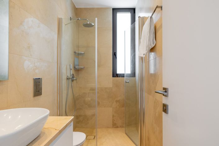 Image No.14-3 Bed House for sale