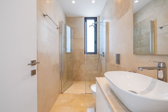 Image No.19-3 Bed House for sale