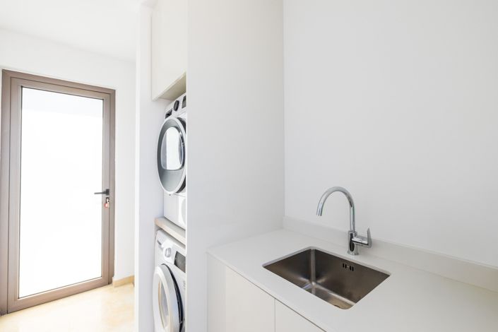 Image No.21-3 Bed House for sale