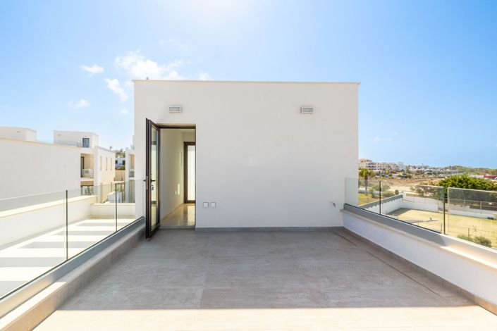 Image No.22-3 Bed House for sale