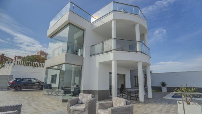 Image No.3-4 Bed Villa for sale