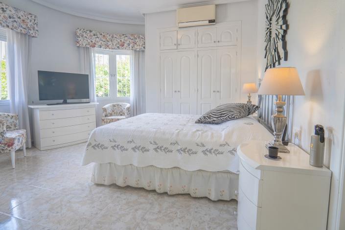 Image No.18-4 Bed Villa / Detached for sale