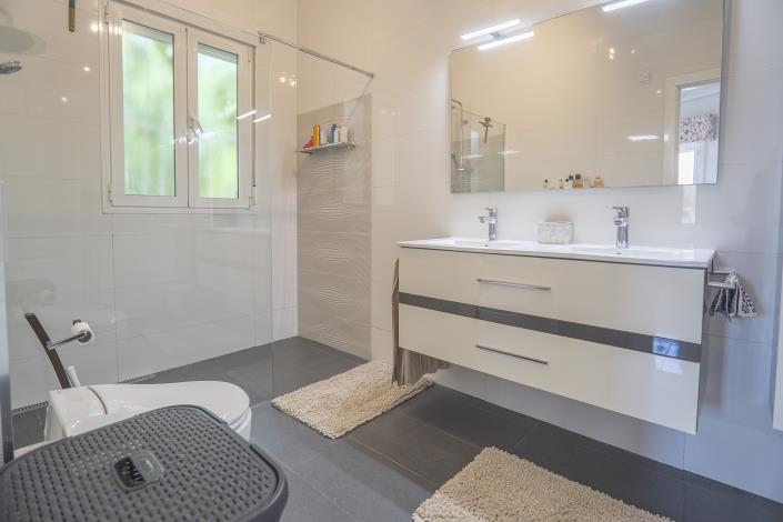 Image No.19-4 Bed Villa / Detached for sale