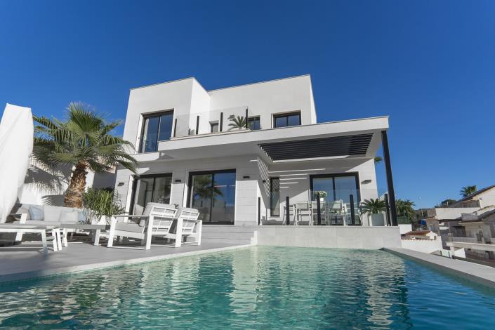 Image No.3-4 Bed Villa for sale