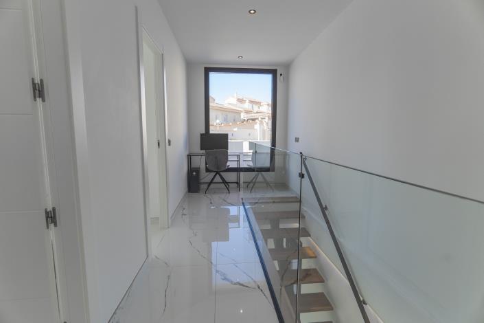 Image No.26-4 Bed Villa for sale