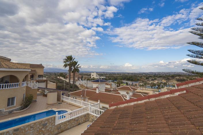 Image No.20-4 Bed Villa / Detached for sale