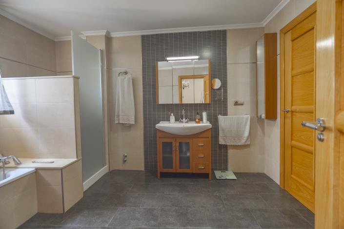 Image No.11-3 Bed Villa / Detached for sale