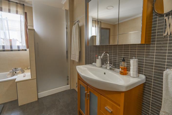 Image No.12-3 Bed Villa / Detached for sale