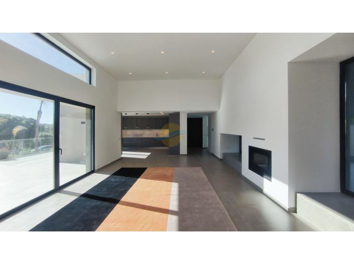 Image No.12-4 Bed House for sale