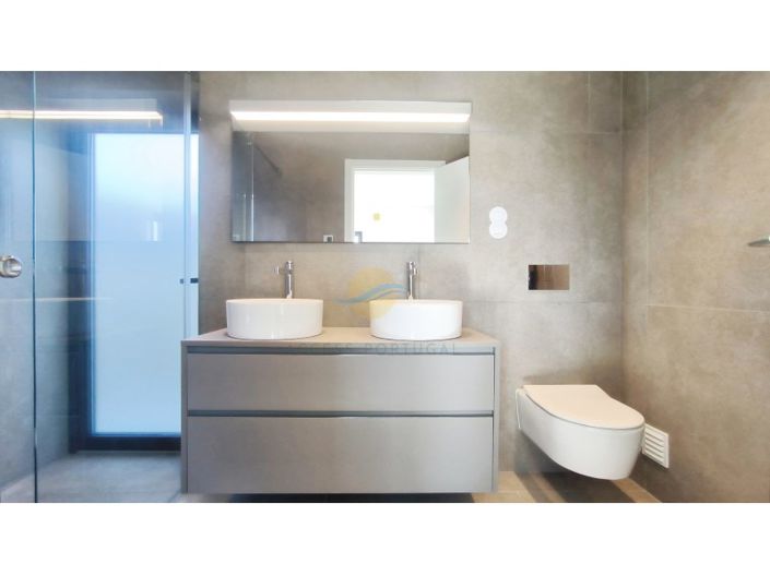 Image No.25-4 Bed House for sale