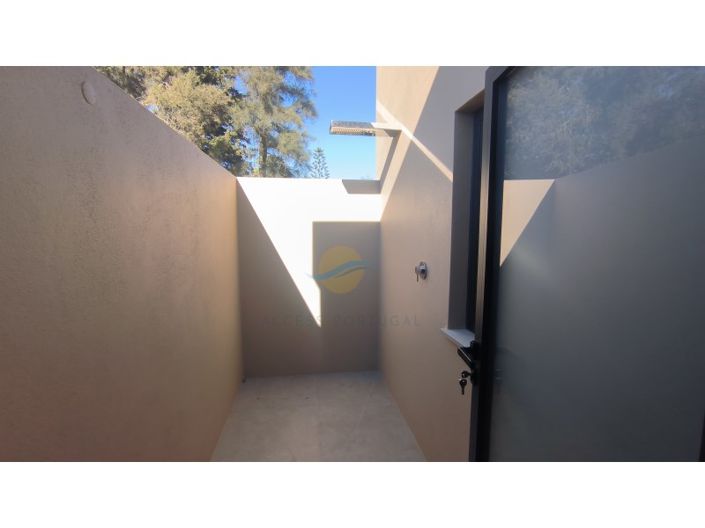 Image No.26-4 Bed House for sale