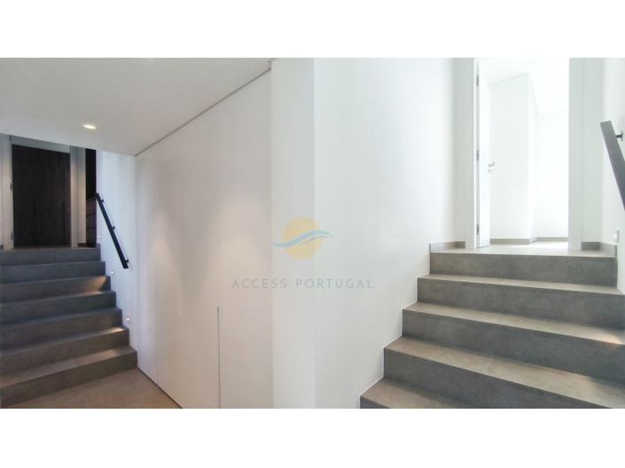 Image No.27-4 Bed House for sale