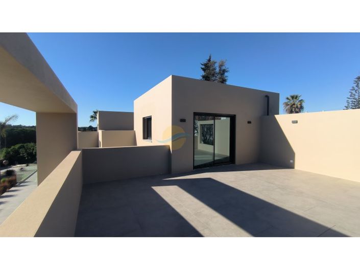 Image No.35-4 Bed House for sale