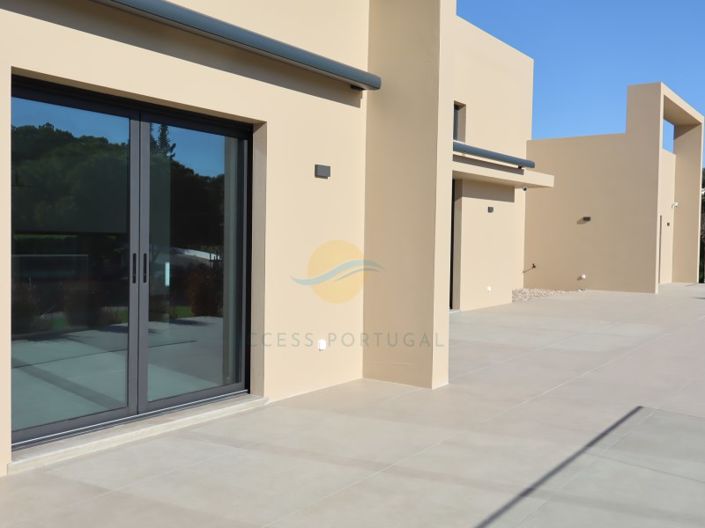 Image No.8-4 Bed House for sale