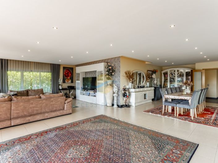 Image No.9-6 Bed House for sale