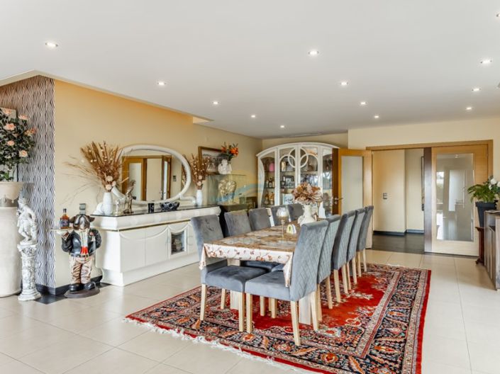 Image No.11-6 Bed House for sale