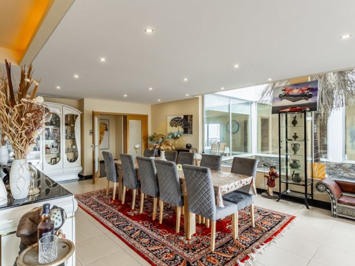 Image No.12-6 Bed House for sale