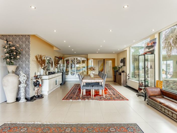 Image No.14-6 Bed House for sale