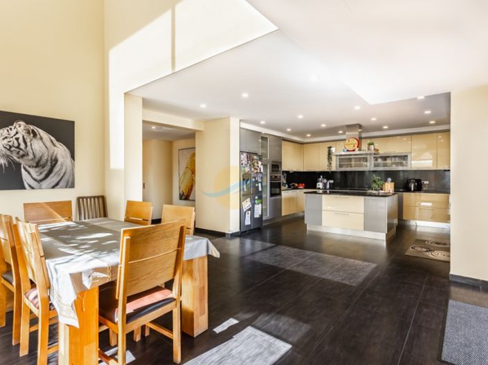 Image No.16-6 Bed House for sale