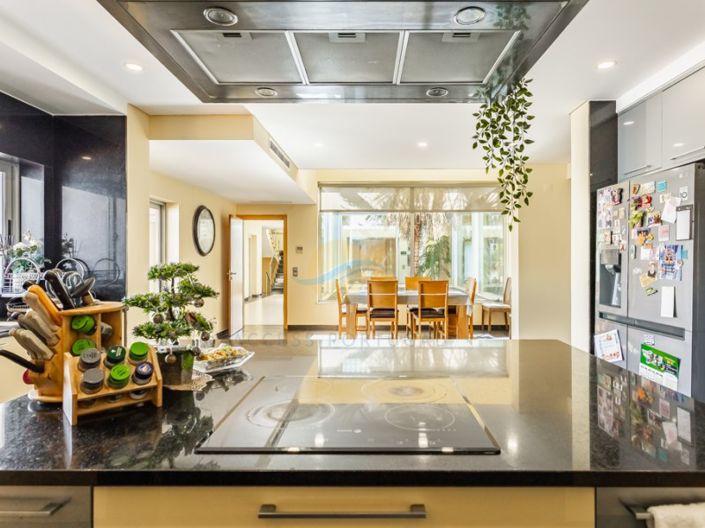 Image No.17-6 Bed House for sale