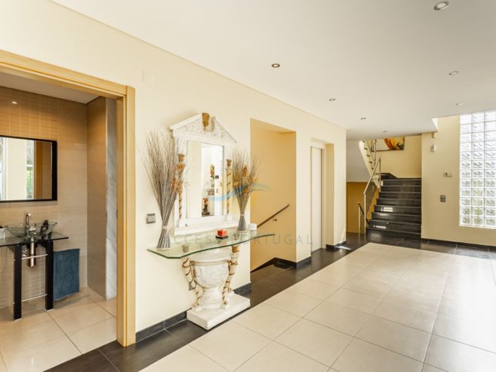 Image No.21-6 Bed House for sale