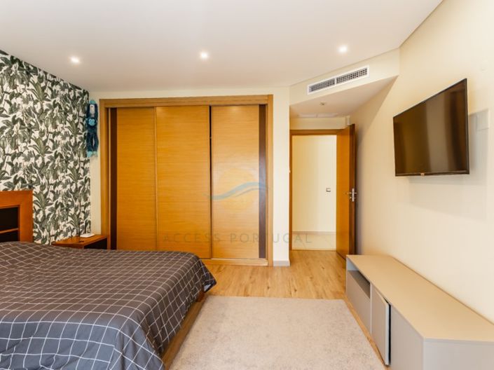 Image No.24-6 Bed House for sale