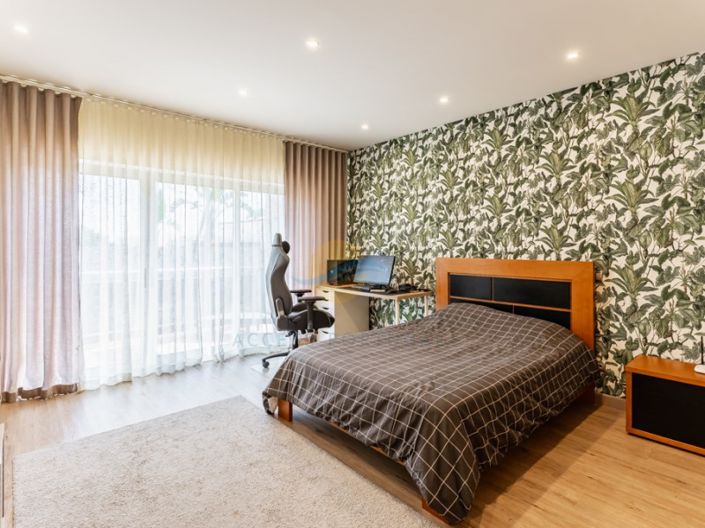 Image No.25-6 Bed House for sale