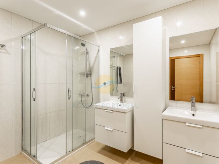 Image No.28-6 Bed House for sale