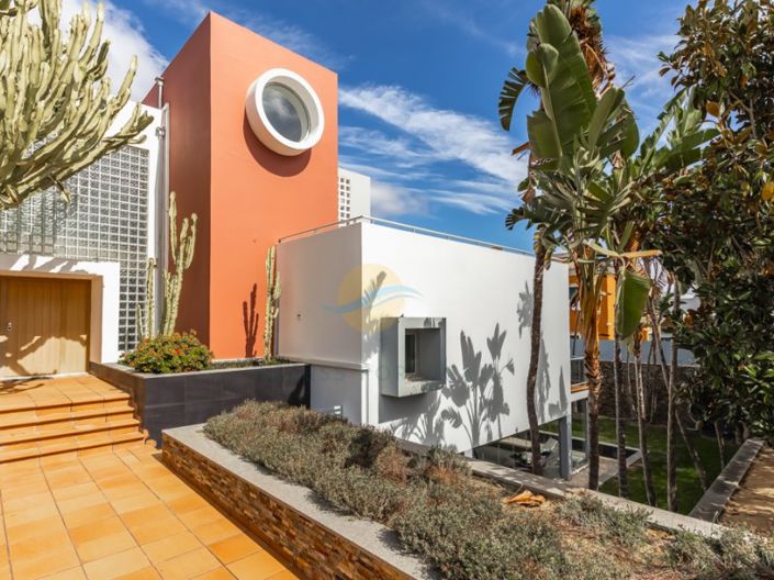 Image No.2-6 Bed House for sale