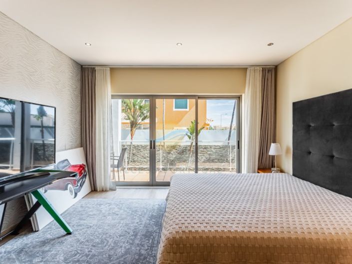 Image No.31-6 Bed House for sale