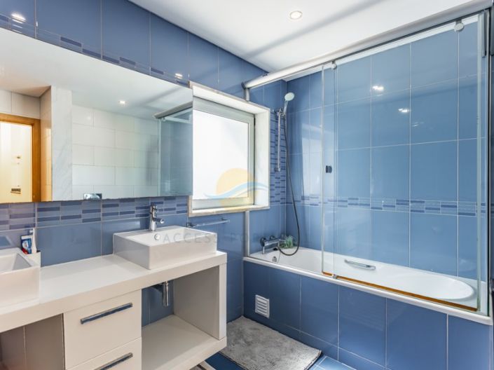 Image No.30-6 Bed House for sale