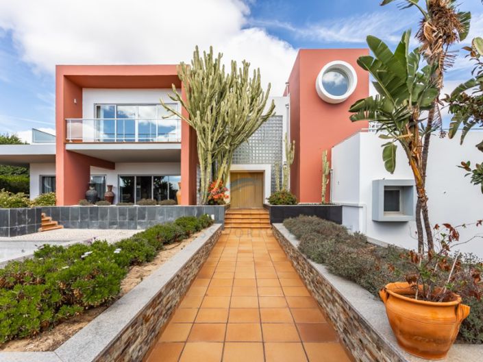 Image No.1-6 Bed House for sale