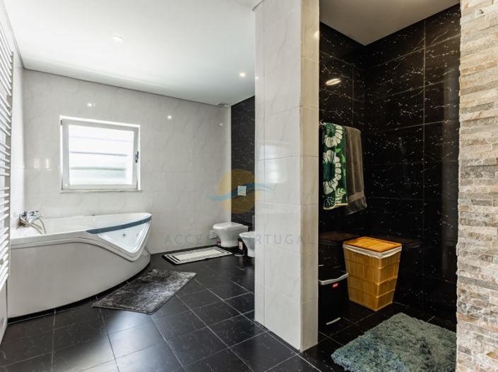 Image No.48-6 Bed House for sale