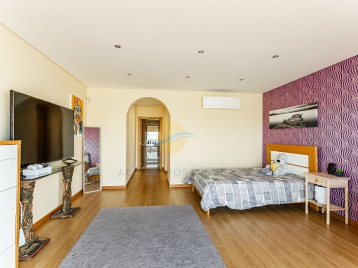 Image No.52-6 Bed House for sale