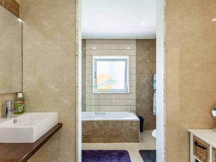 Image No.54-6 Bed House for sale