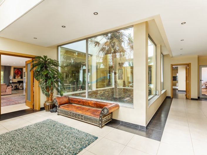 Image No.8-6 Bed House for sale