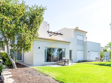 1 - Lagoa, House